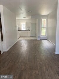 Building Photo - 533 E Walnut Ln