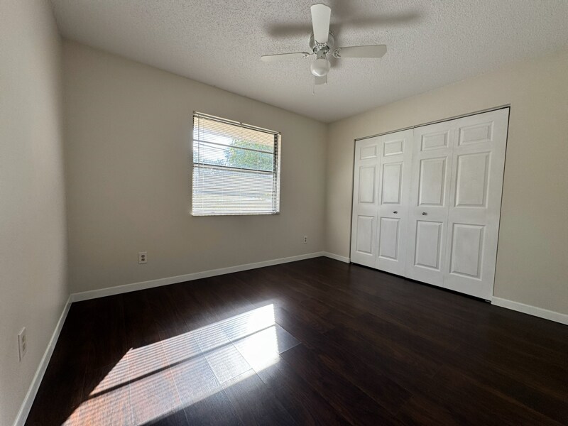 Building Photo - 2901 Bay View Dr