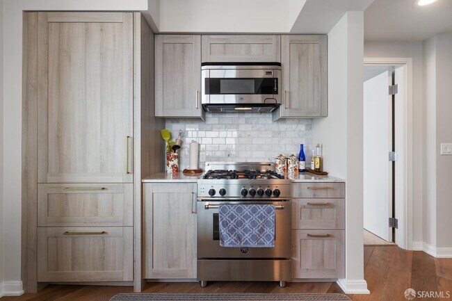 Building Photo - 401 Harrison St