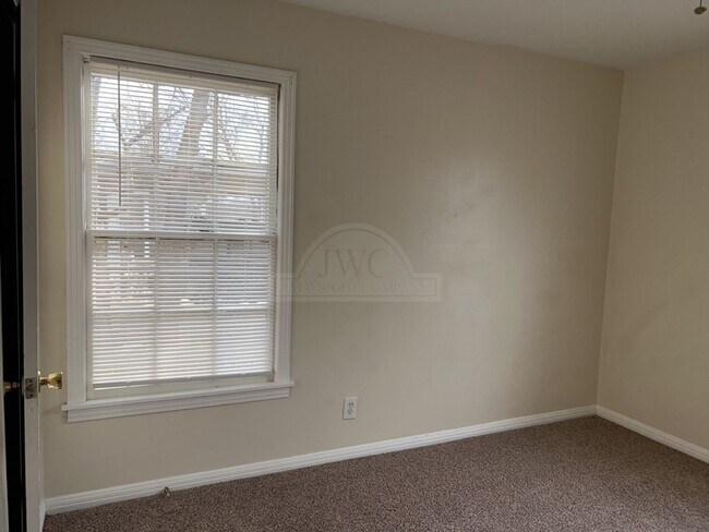 Building Photo - 1807 Poage Ave