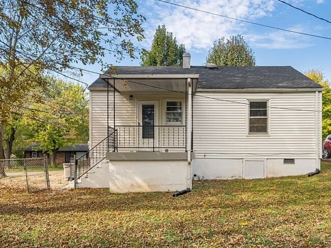 Building Photo - Gorgeous updated 2 bedroom with basement!