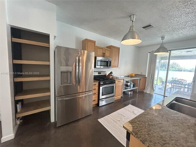 Building Photo - 5708 S Plum Bay Pkwy