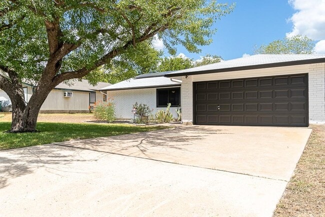 Building Photo - 8312 Roan Ln