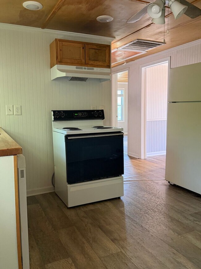 Building Photo - 159 Circle Dr