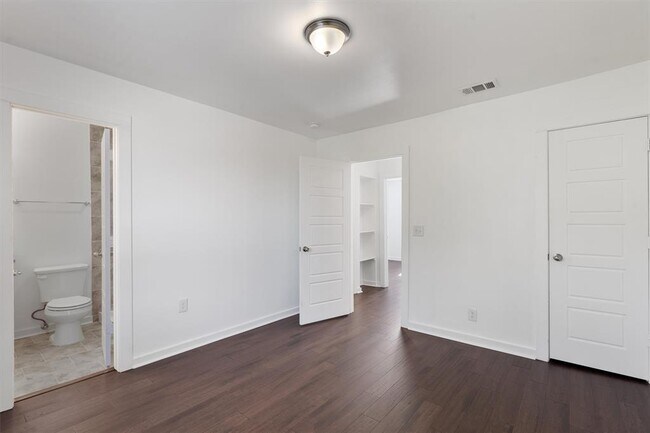 Building Photo - 6211 Manor Rd