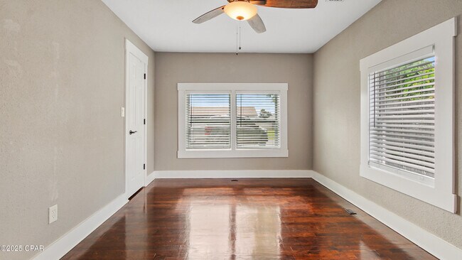 Building Photo - 205 N Macarthur Ave