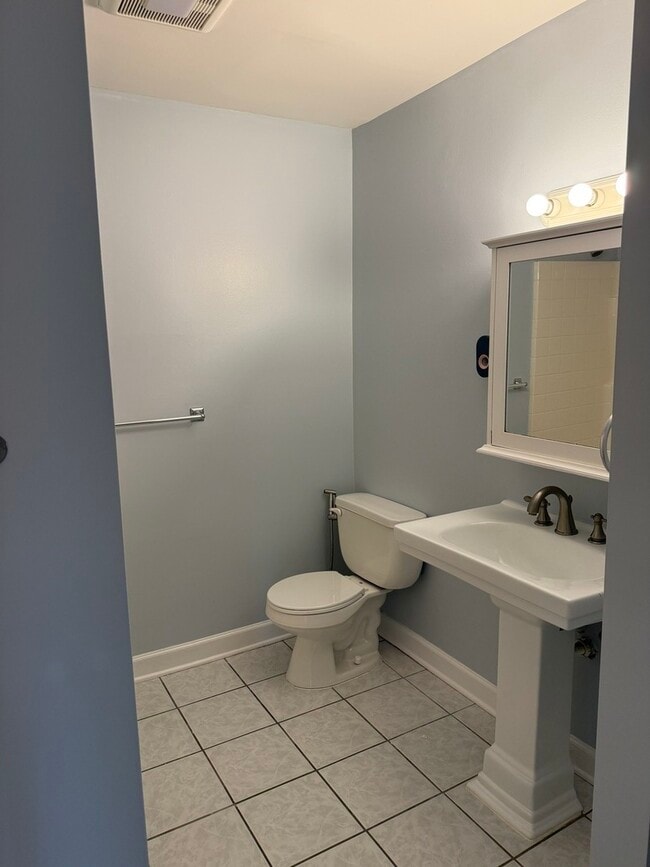 Building Photo - 2600 Brookwood Way Dr