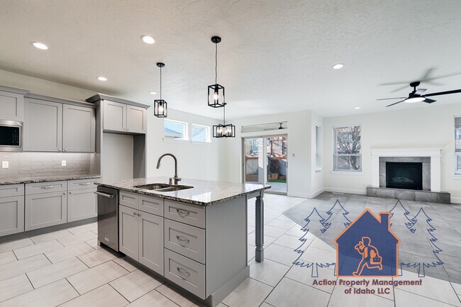 Building Photo - 2539 Bottle Brush Ave