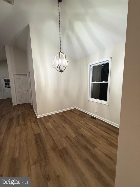 Building Photo - 1722 Oak Rd