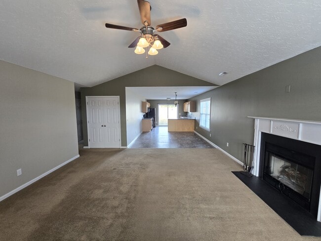 Building Photo - 333 Rose Bud Ln