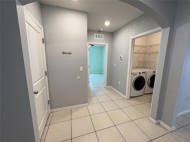 Building Photo - 8216 Bilston Village Ln