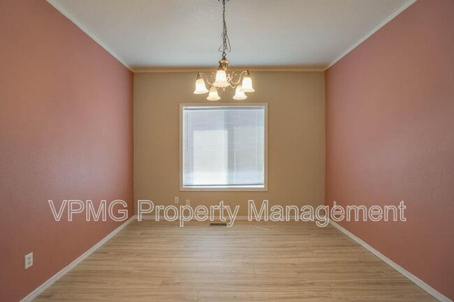 Building Photo - 8907 NE 84th St