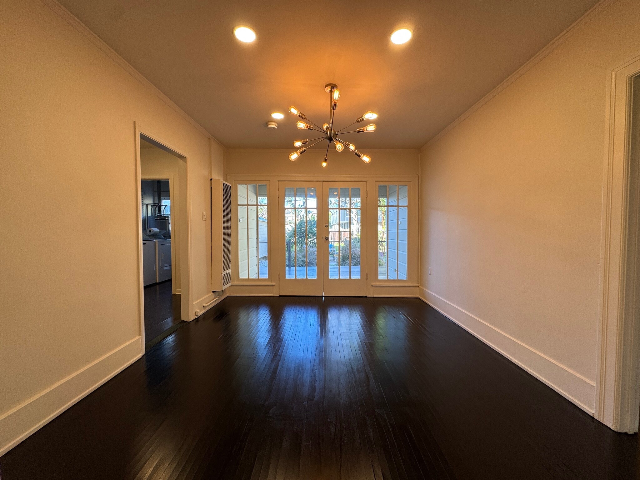 Building Photo - 849 N West Knoll Dr