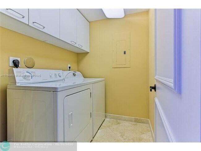 Building Photo - 2100 N Ocean Blvd