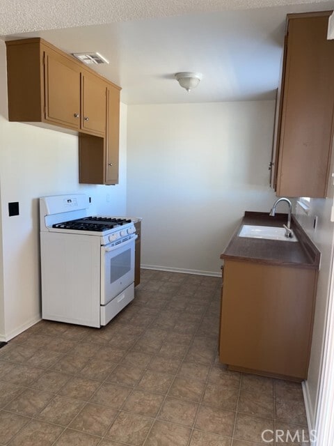 Building Photo - 16088 Chestnut St