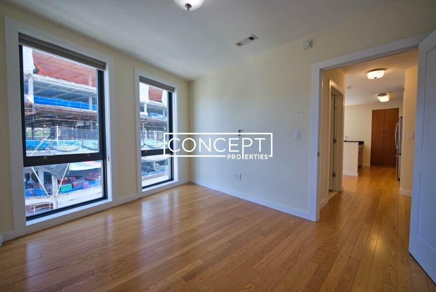 Building Photo - 5 Manor St