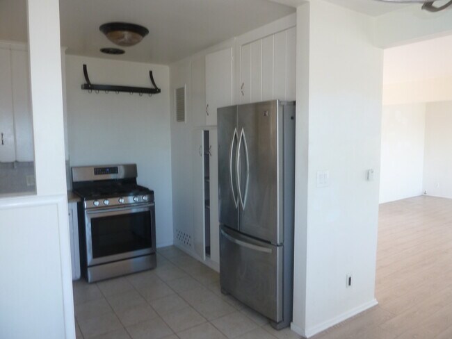 Building Photo - 1804 Esplanade