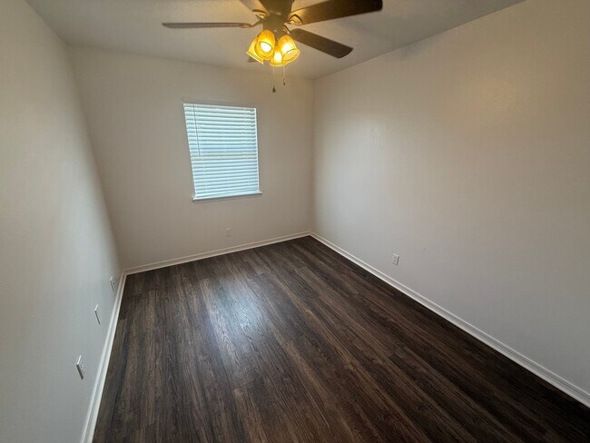 Building Photo - 2938 Gossett Dr