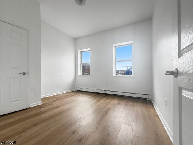 Building Photo - 403 S Main St