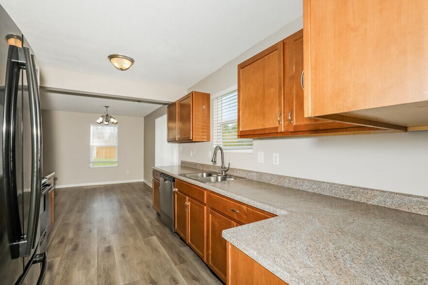 Building Photo - 8138 Fisher Bend Dr