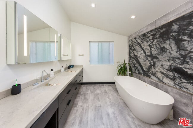 Building Photo - 9401 Kirkside Rd