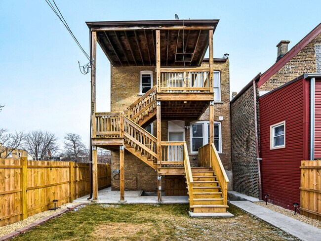 Building Photo - 1806 S Trumbull Ave