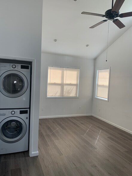 Building Photo - 452 Daroca Ave