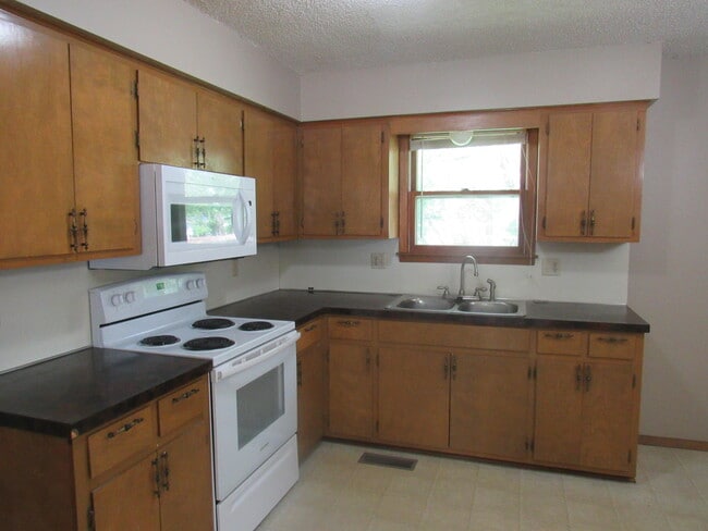 Building Photo - 529 S Olive St