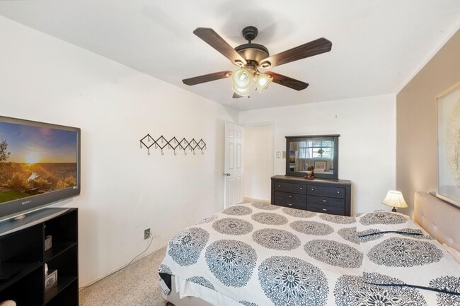 Building Photo - 3615 Horacio Ct NE