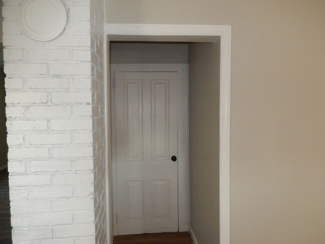 Building Photo - Newly Remodeled 3BR, 2BA, Single Family Ho...