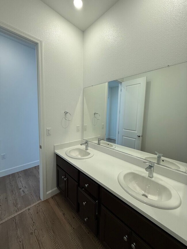 Building Photo - LAKE VIEW