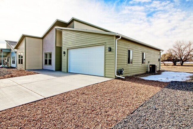 Building Photo - Beautiful Brand-New 3 Bedroom Home Near the Colorado River & Trail System