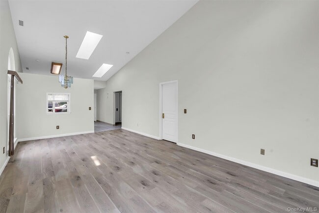 Building Photo - 745 Spring Lake Dr