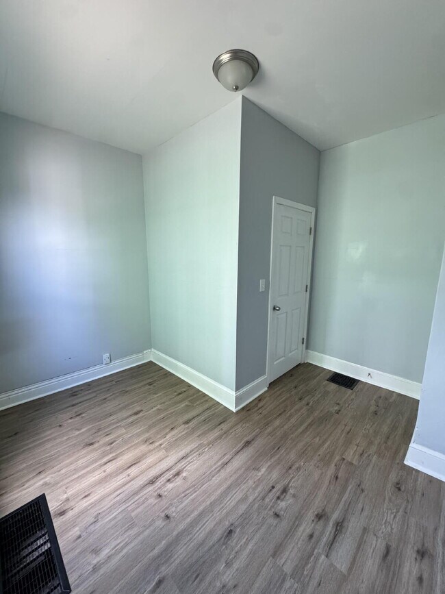 Building Photo - Spacious 3BR/2BA Home in Lafayette – Pet Friendly + Shared Laundry!