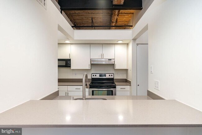 Building Photo - 303 Vine St