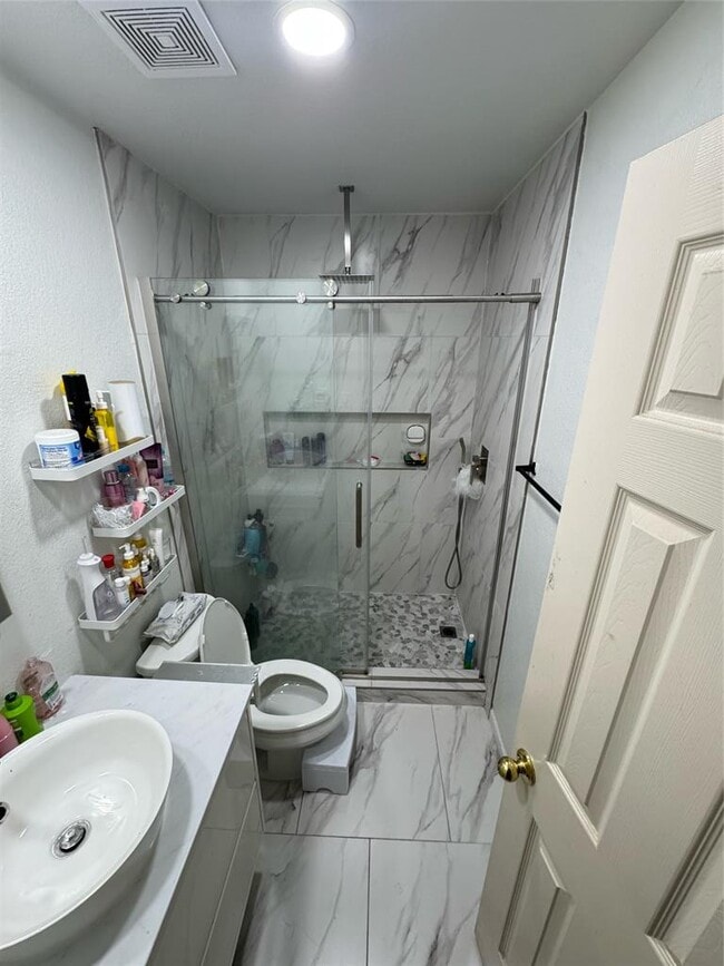 Building Photo - 15200 Mandarin Crossing