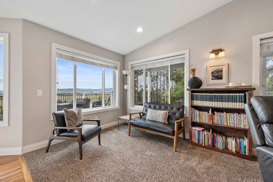 Primary Photo - 3213 Hemlock Ct