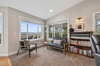 Building Photo - 3213 Hemlock Ct