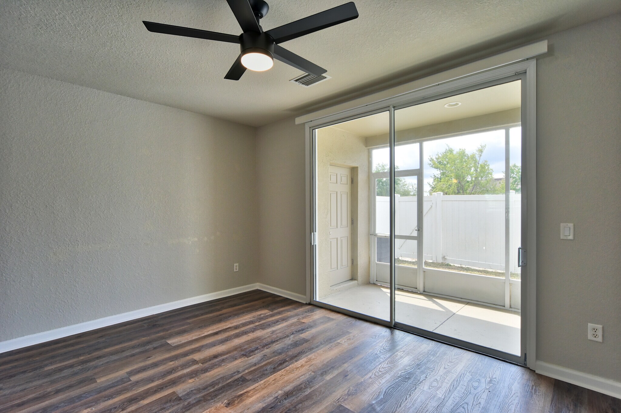 Building Photo - 4490 SW 49th Ave