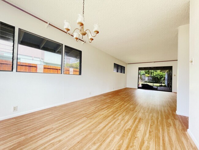 Building Photo - 4/2 Pet Friendly Spacious Beachside Kailua...