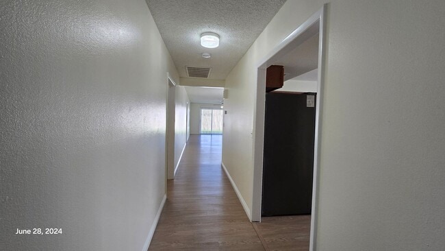 Building Photo - Stunning 3bed/2bath home nestled in a grea...