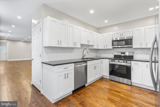 Building Photo - 518 S 56th St