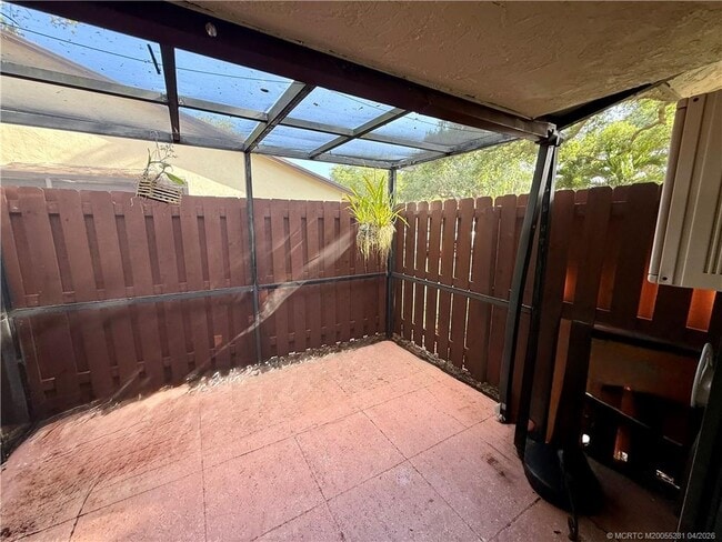 Building Photo - 8005 SE Villa Cir