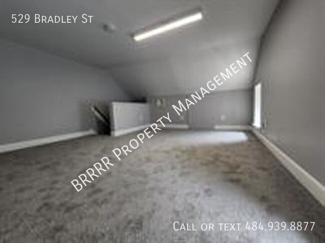 Building Photo - 529 Bradley St