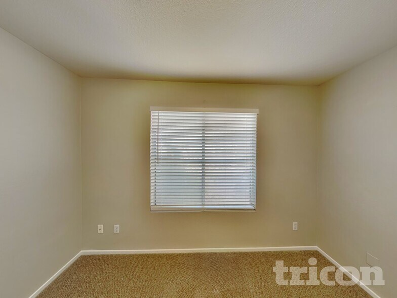 Building Photo - 5044 N Vista Del Rancho Way