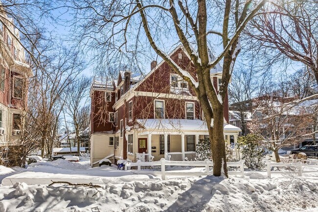 Building Photo - 5 Fairbanks St