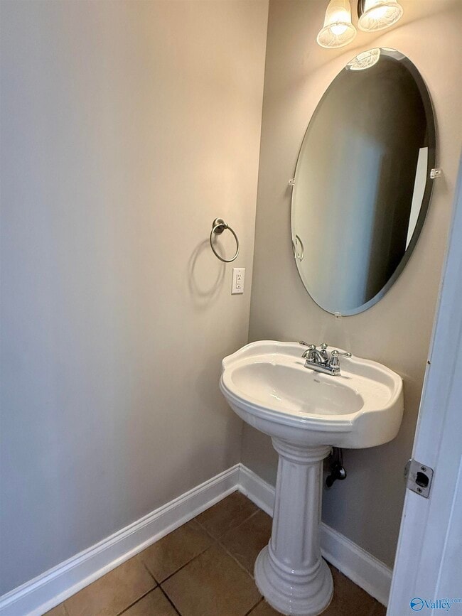 Building Photo - 5031 SE Valley Cove Dr