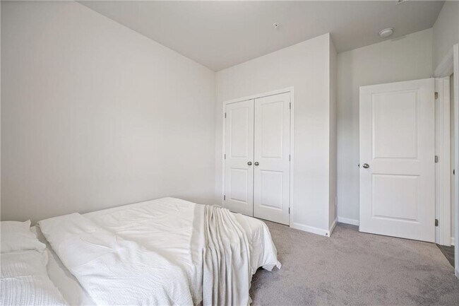 Building Photo - 1595 Ridgebrook Downs
