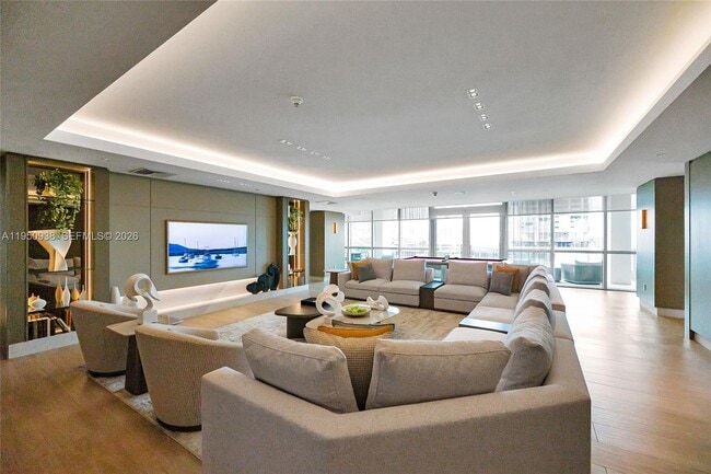 Building Photo - 900 Biscayne Blvd