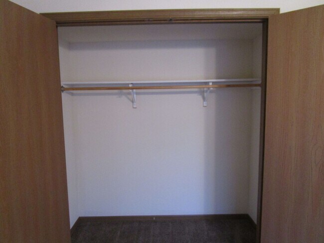 Building Photo - 707-707 Glenstone Dr